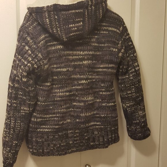 Wool Sweater with hoody. - Picture 2 of 3